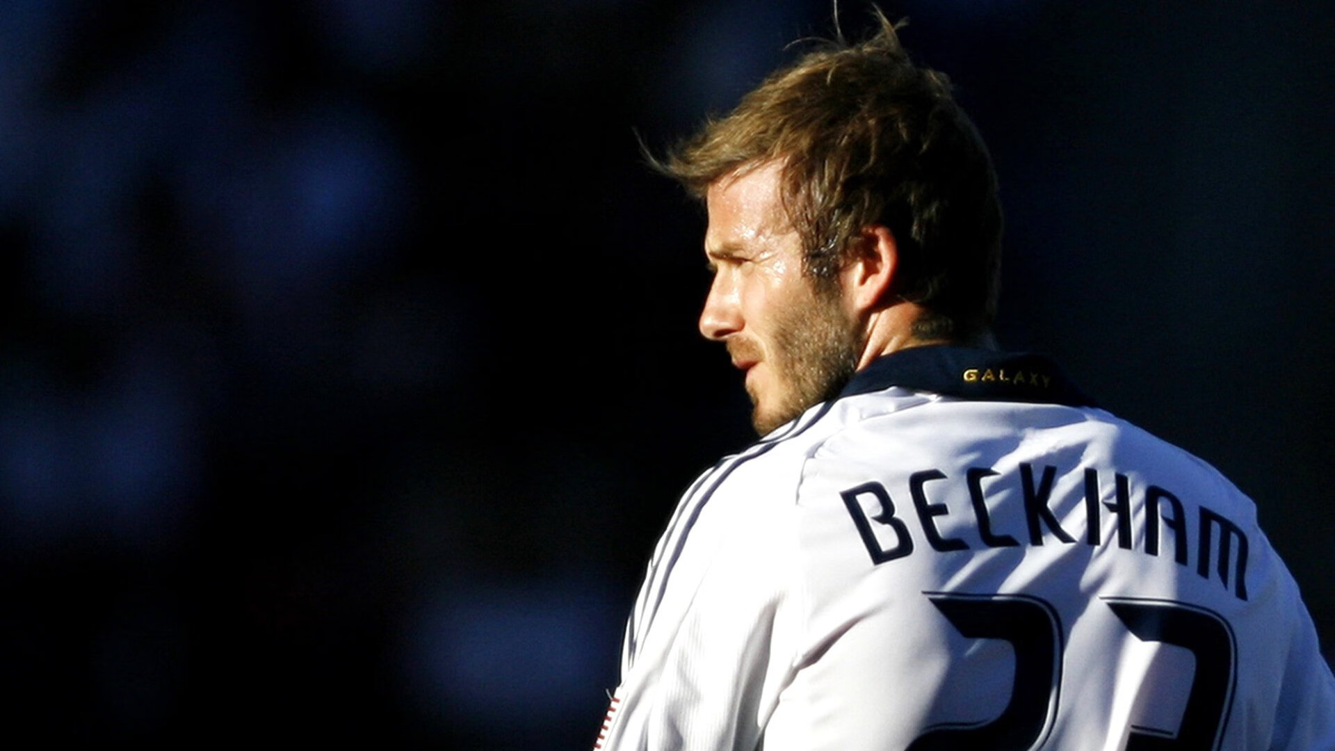 《电竞选手的日常：训练基地揭秘》，电竞选手训练营